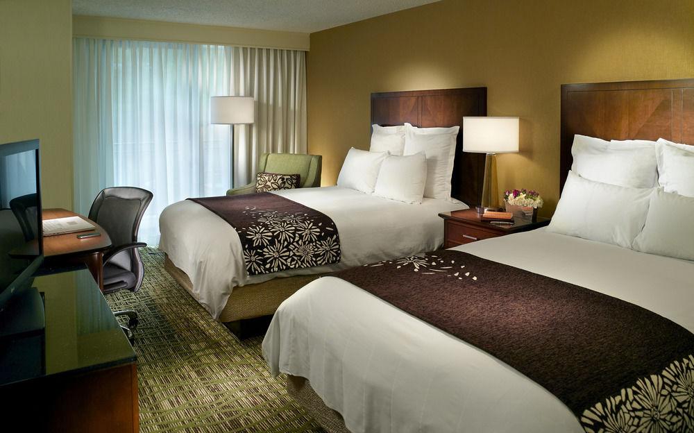 Отель Atlanta Marriott Perimeter Center Данвуди Экстерьер фото