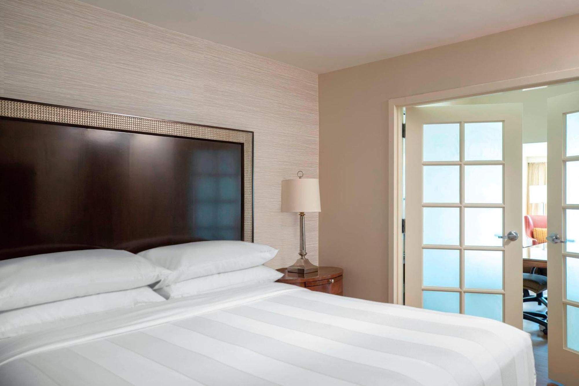 Отель Atlanta Marriott Perimeter Center Данвуди Экстерьер фото