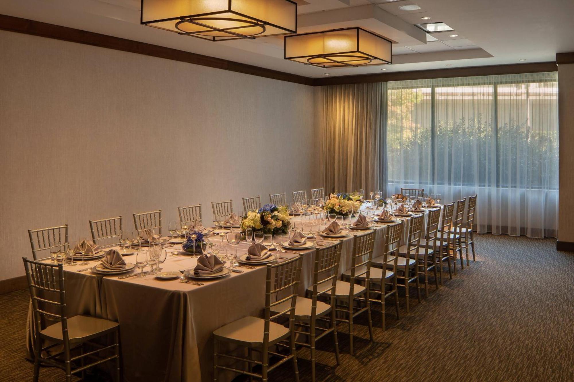 Отель Atlanta Marriott Perimeter Center Данвуди Экстерьер фото