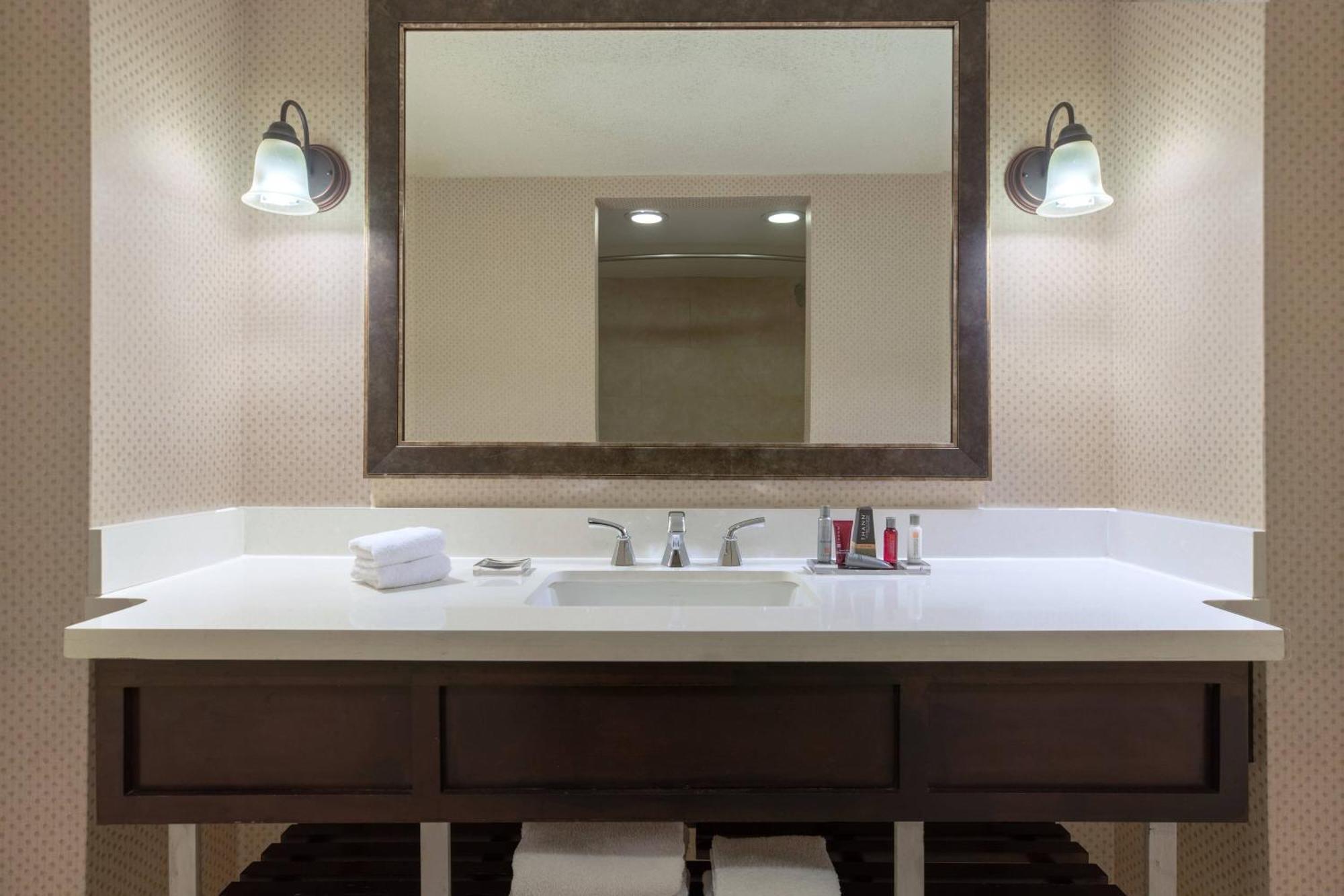 Отель Atlanta Marriott Perimeter Center Данвуди Экстерьер фото