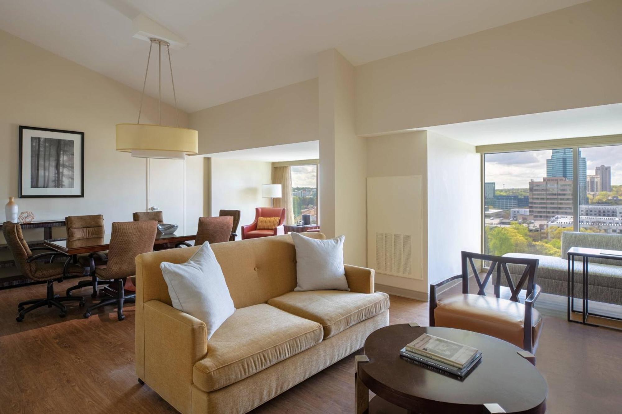 Отель Atlanta Marriott Perimeter Center Данвуди Экстерьер фото